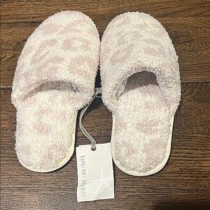 Barefoot Dreams Cozy Chic Slippers size small NWT